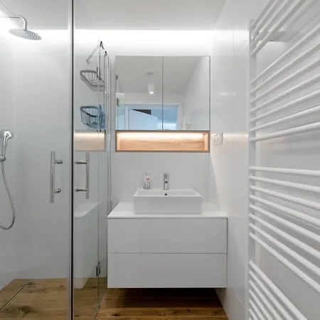 Pinea De Lux By Major Domus