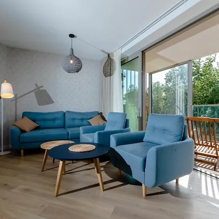 Pinea De Lux By Major Domus