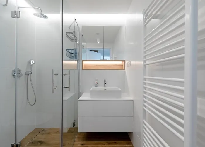 Pinea De Lux By Major Domus